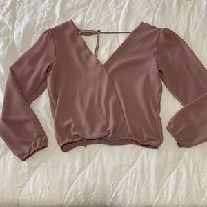 Sexy V-neck blouse in blush!